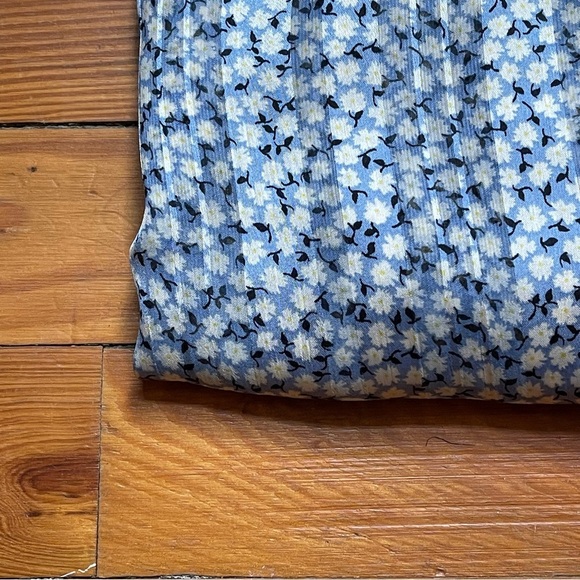 H&M Blue and White Floral Feminine Long Sleeve Blouse Size M - Picture 9 of 12